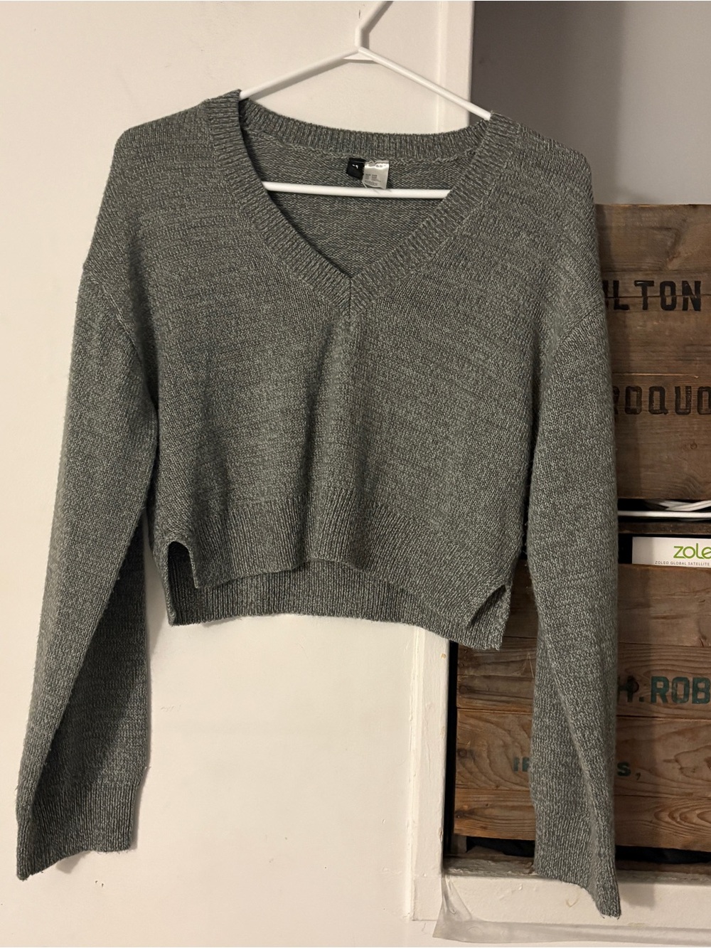 H&M Divided Cropped V-Neck Fine Knit Sweater - Gray Size XXS